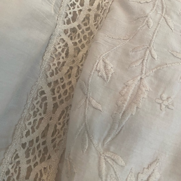 Magnolia Pearl Blouse - Picture 8 of 8